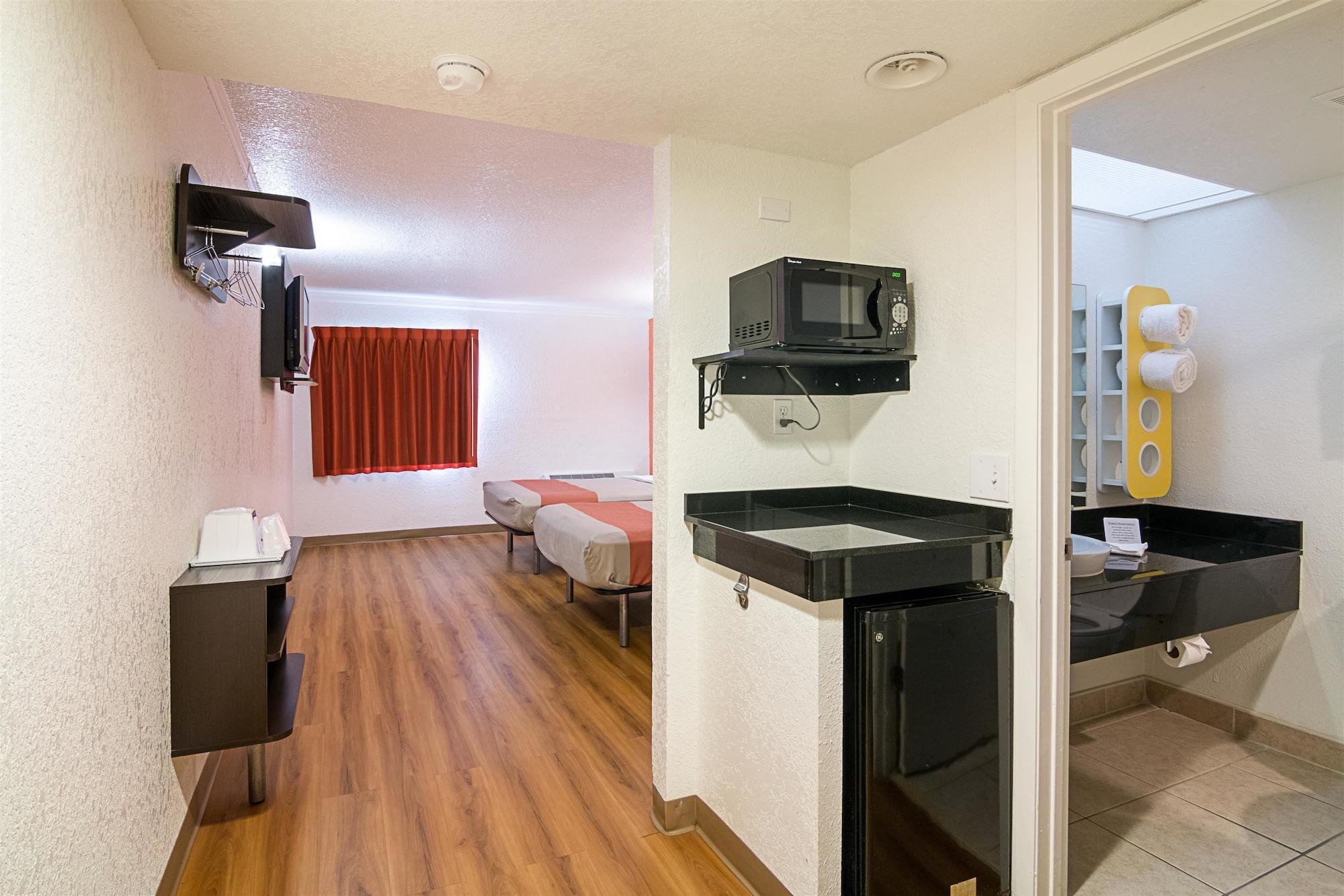 Motel 6-Tampa, Fl - Fairgrounds Heartland Exterior photo