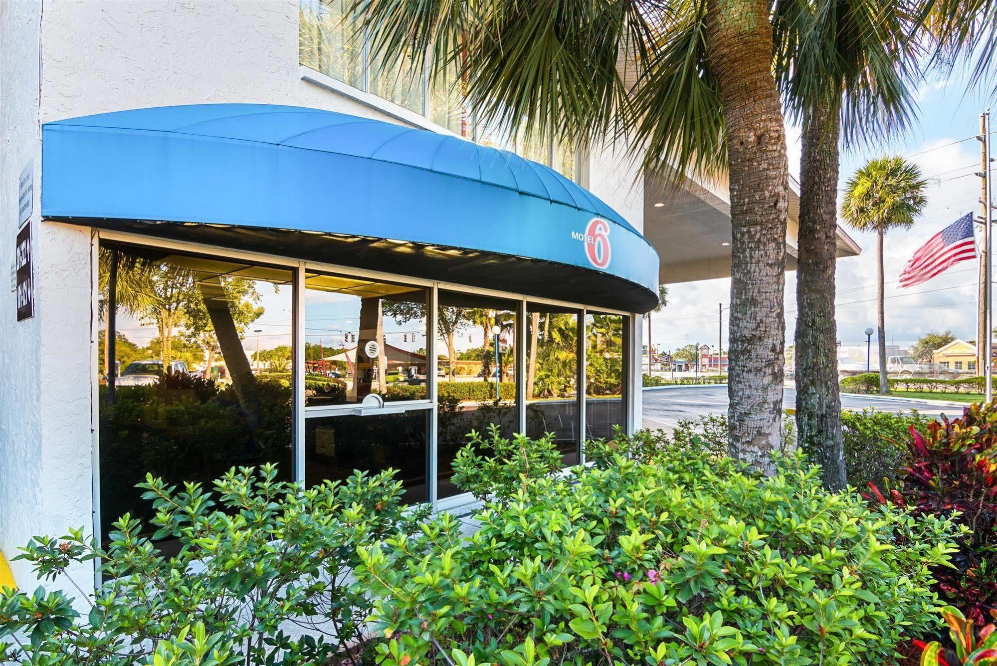 Motel 6-Tampa, Fl - Fairgrounds Heartland Exterior photo